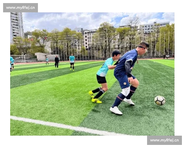 团结拼搏勇往直前 足球赛场决胜千里展雄风